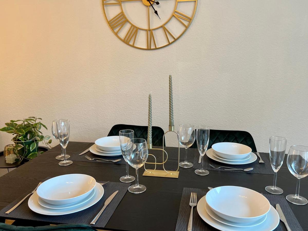 Design Apartment Mit Balkon - Kueche - Netflix Essen Bagian luar foto