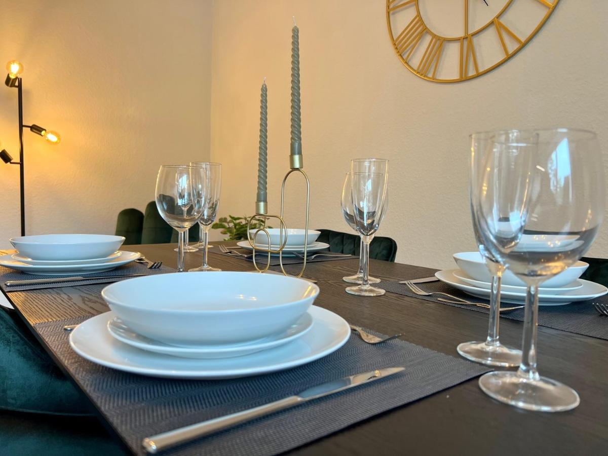 Design Apartment Mit Balkon - Kueche - Netflix Essen Bagian luar foto